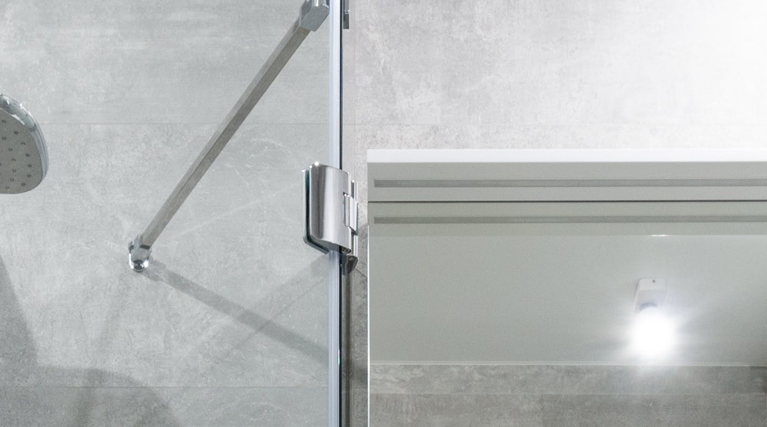 <h2><span style="font-size:20px;"><span style="line-height:1;"><strong>Charnière en verre</strong></span></span></h2> 